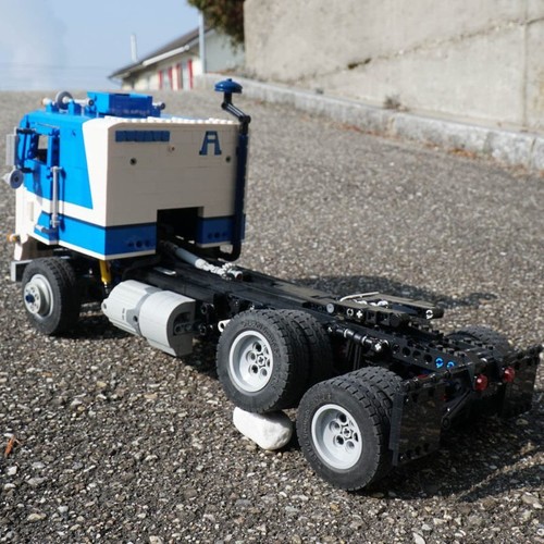 Truck assembly model - 1/17,