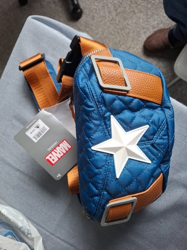 Disney parks marvel captain - marvel,