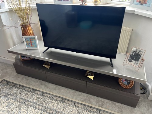 Dwell modern magro unit - dwell, tv