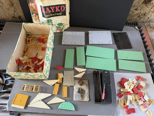 Vintage bayko mixed bits - mixed,
