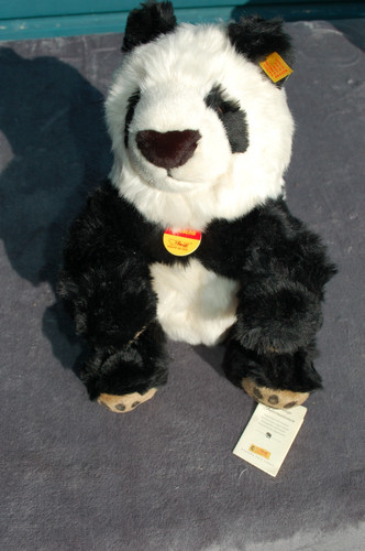 Collectable steiff seated - collectable,