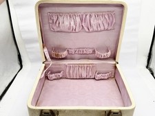 VINTAGE WHITE LEATHERETTE VANITY CASE TRAVEL SUITCASE WITH PINK LINING