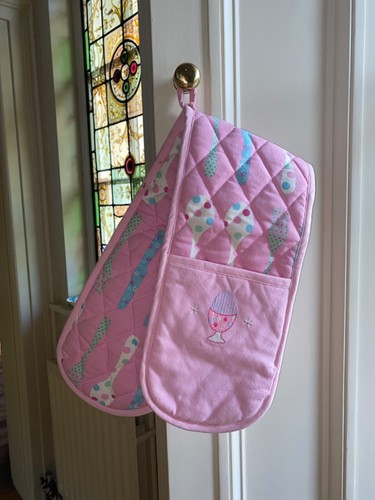 Shabby chic double oven - chic, gloves