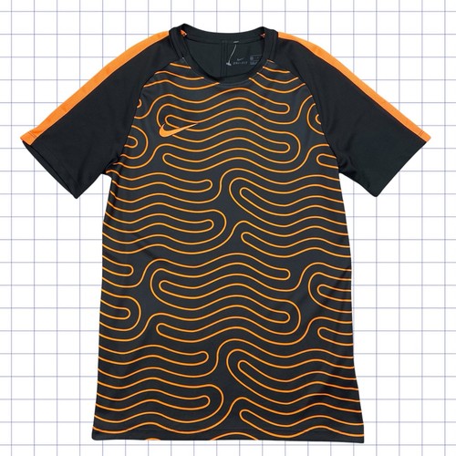 Y2k nike style tshirt - tn,