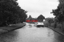 PHOTO  1990 NETHERLANDS AMSTERDAM CANAL HOLLANDSE IJSSEL LAETITIA AND CRUISER