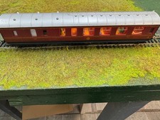 HORNBY 'OO' GAUGE MAROON BRAKE