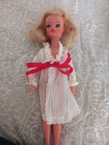 Beautiful vintage sindy white - vintage,