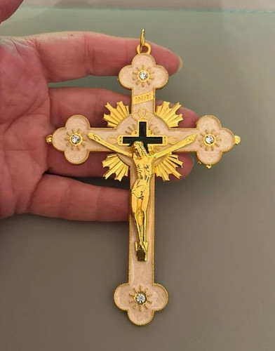 Large goldtone metal - large,