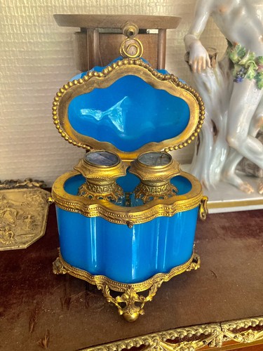 Blue opaline box with - blue,