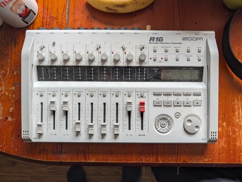 Zoom r16 recorder interface - zoom,