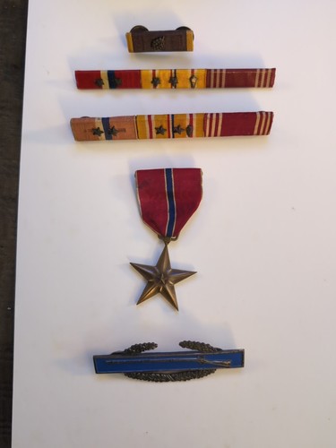 Ww2 mix lot medals pins - medals,