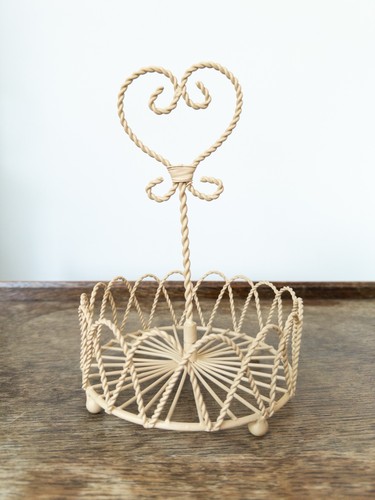 Vintage cream wire heart - vintage,