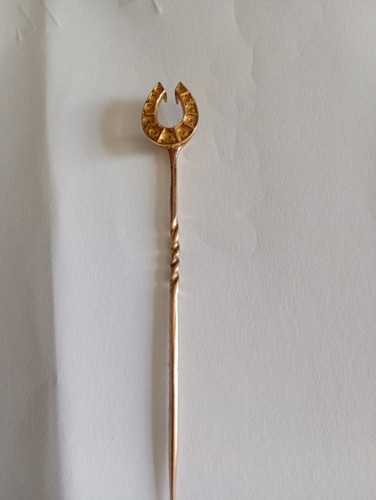 9ct gold horse - gold,