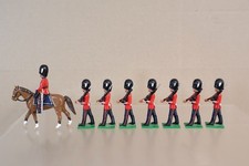 TROPHY MINIATURES 8 x GRENADIER GUARDS MARCHING TROOPING the COLOUR pjm