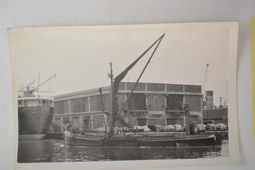 Thames sailing barge - barge, waterlily