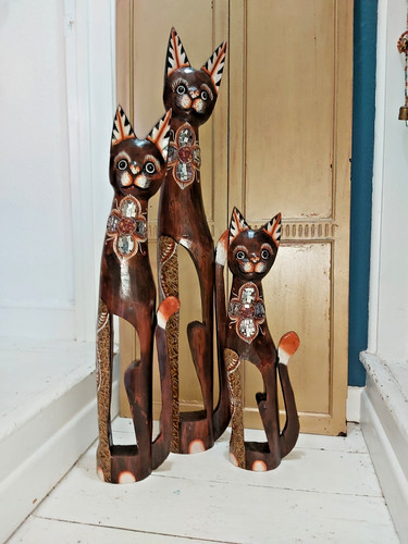 Hand carved wooden set - carved, of