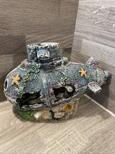 Fish tank ornament - tank, wreck