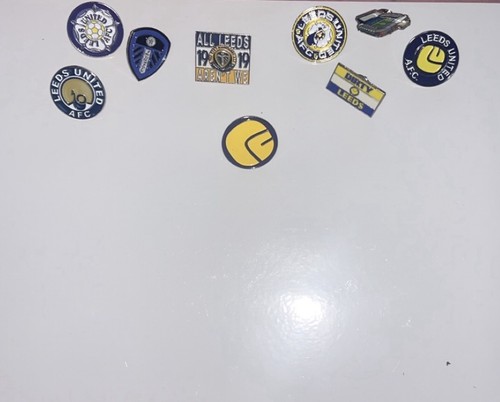 Leeds united pin badges - united,