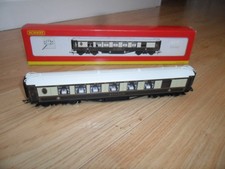 R4143A Niobe Pullman Coach with Illuminating Interior Lights for Hornby OO Gauge