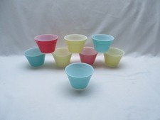 7 + 1 vintage Pyrex colourful
