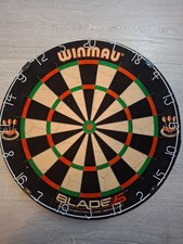 Player signed Winmau Blade 5