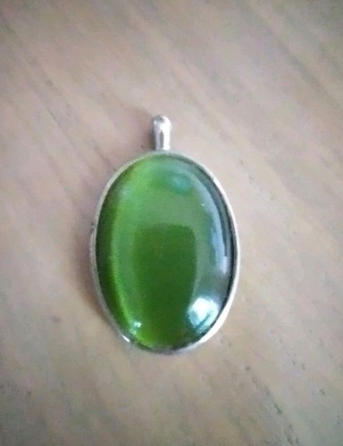 Oval green pendant costume - green,
