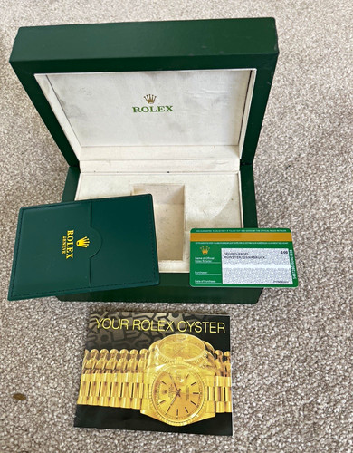 Rolex green watch presentation - green,