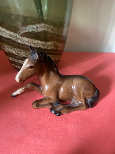 Beswick foal lying down model - beswick,