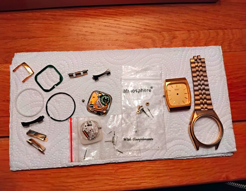 Seiko quartz gold wristwatch - seiko,