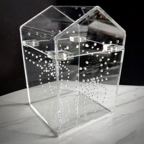 Cube house acrylic - to,