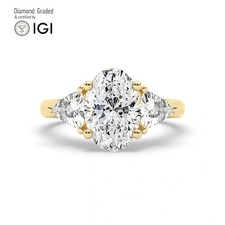 Oval Diamond Trilogy Ring 18k