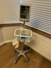 EDAN M3A VITAL SIGNS PATIENT MONITOR W/ STAND, CHILD CUFF & PAPERWORK