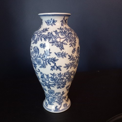 Pretty chinese porcelain - chinese, blue