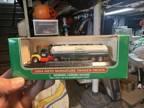 2004 hess truck miniature - 2004,