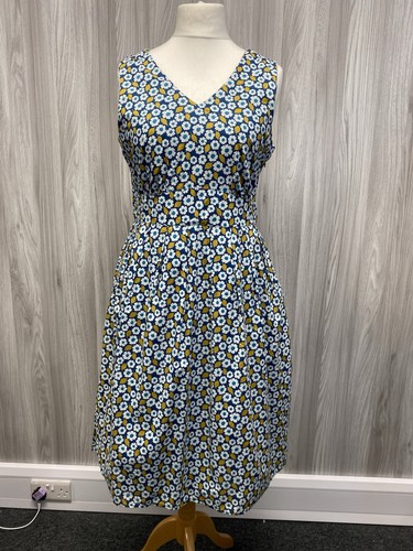 Sea salt blue daisy print - sea,
