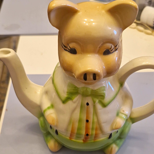Tony wood studio england - england, pig