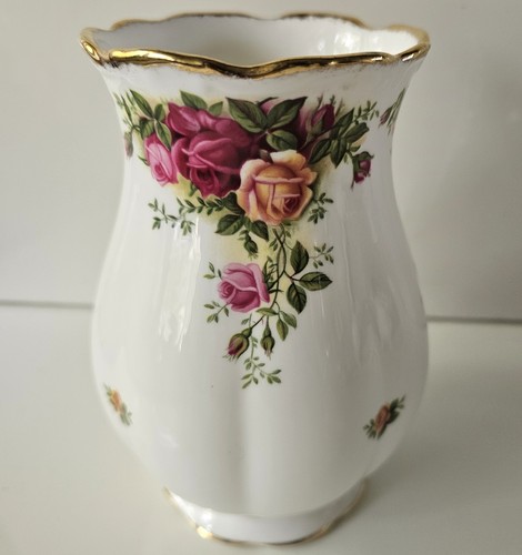 Old country rose - country, royal