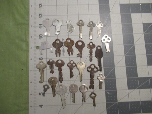 Lot over vintage keys - lot,