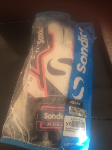 Sondico goalkeeper gloves - sondico,