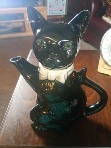Tony wood black cat teapot - black,