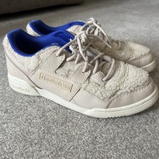 REEBOK MENS WORKOUT PLUS TRAINERS IN BEIGE. Size 9. Flocked. Wool