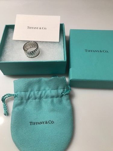 Tiffany villa palm ring - &,