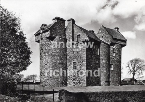 Claypotts castle west ferry - claypotts,
