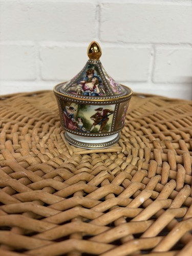 Regal porcelain trinket box