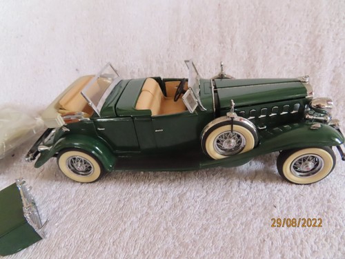 Danbury mint 1932 cadillac - ,