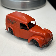 Tri-Ang Minic Morris Eight