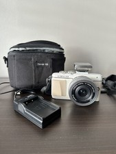 Olympus Pen E-PL7 Camera with