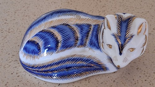 Royal crown derby paperweight - derby,