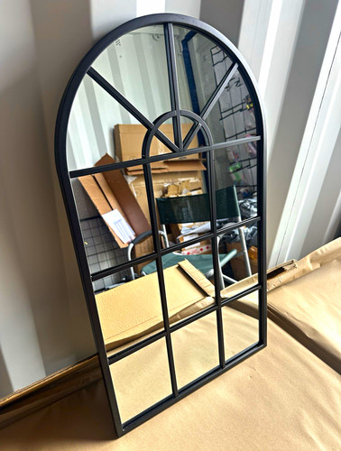 Habitat window pane - window, arched