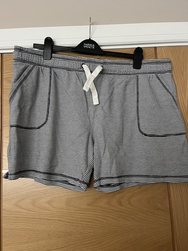 Ladies shorts size 20 - size,